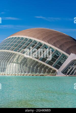 L'Hemisfèric (planetario emisferico), Città delle Arti e delle Scienze (Ciutat de les Arts i les Ciències), Valencia, Spagna Foto Stock