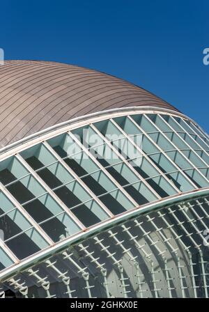 Dettaglio architettonico, l'Hemisfèric (planetario emisferico), Città delle Arti e delle Scienze, Valencia, Spagna Foto Stock