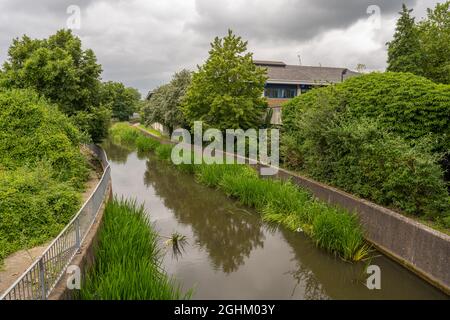 Il fiume Darent o Darundicesimo a Dartford Kent. Foto Stock