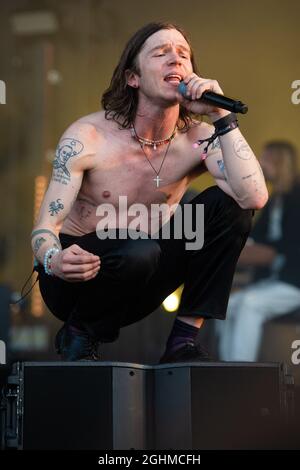 Matthew Shultz of Cage The Elephant si esibisce il 3° giorno del 2021 BottleRock Napa Valley Music Festival al Napa Valley Expo il 5 settembre 2021 a Napa, California. Foto di Chris Tuite/ImageSPACE/Sipa USA Foto Stock