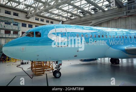 Vista di un Airbus A320neo all'aeroporto di Heathrow con livrea BA Better World dopo un annuncio sul programma di sostenibilità di British Airways. Data foto: Martedì 7 settembre 2021. Foto Stock