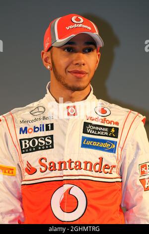 01.02.2012 Woking, Inghilterra, Lewis Hamilton (GBR), McLaren Mercedes - Vodafone McLaren lancio Mercedes MP4-27, McLaren Technology Center - Foto Stock