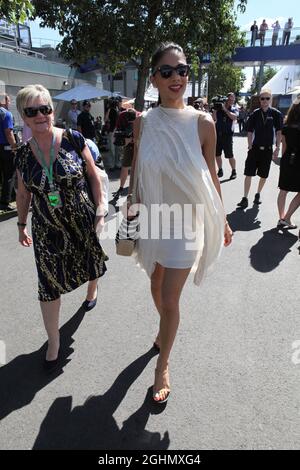 Carmen Lockhart, Madre di Lewis Hamilton con Nicole Scherzinger con la ragazza di Lewis Hamilton (GBR), McLaren Mercedes 18.03.2012. Formula 1 World Championship, Rd 1, Australian Grand Prix, Melbourne, Australia, Domenica - ‚ Copyright: Batchelor / XPB immagini Foto Stock