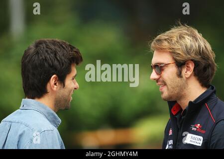 (Da L a R): Jaime Alguersuari (ESP) BBC radio 5 Live Expert Summarizer con Jean-Eric Vergne (fra) Scuderia Toro Rosso. Gran Premio della Cina, sabato 14 aprile 2012. Shanghai, Cina. Foto Stock