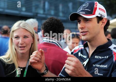 Bruno Senna (BRA) Williams con la sua ragazza Charlotte Evans (GBR). 08.09.2012. Campionato del mondo formula 1, Rd 13, Gran Premio d'Italia, Monza, Italia, Giorno di qualificazione Foto Stock