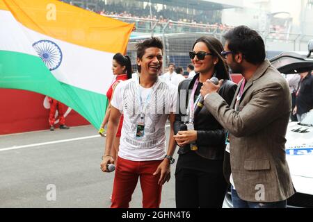 VIP sulla griglia. 28.10.2012. Formula 1 World Championship, Rd 17, Indian Grand Prix, Nuova Delhi, India, Giorno di gara. Foto Stock