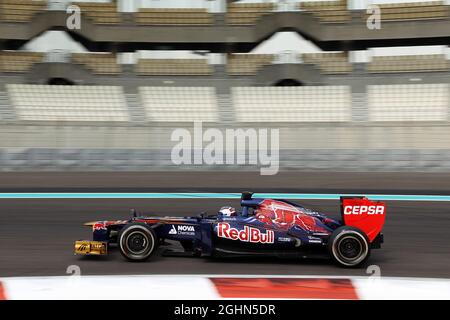 Johnny Cecotto Jr Scuderia Toro Rosso STR7 Test driver. 07.11.2012. Formula 1 Young Drivers Test, Day 2, Yas Marina Circuit, Abu Dhabi, Emirati Arabi Uniti. Foto Stock