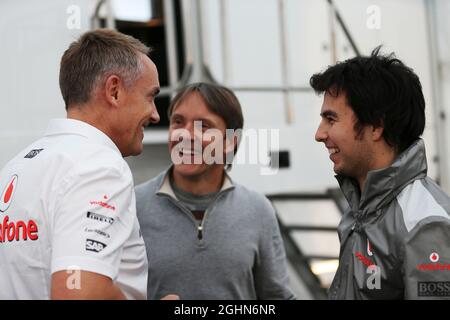 (Da L a R): Martin Whitmarsh (GBR) Amministratore Delegato McLaren con Adrian Fernandez (MEX) e Sergio Perez (MEX) McLaren. 05.02.2013. Test formula uno, giorno uno, Jerez, Spagna. Foto Stock