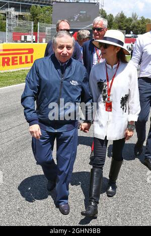 Jean Todt (fra) Presidente FIA con sua moglie Michelle Yeoh (MAL) in griglia. 15.05.2016. Formula 1 World Championship, Rd 5, Gran Premio di Spagna, Barcellona, Spagna, Giorno di gara. Il credito fotografico dovrebbe essere: XPB/Press Association Images. Foto Stock