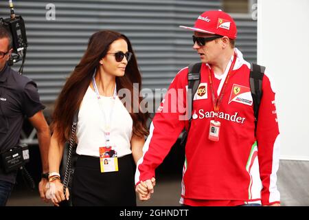 Kimi Raikkonen (fin) Ferrari con sua moglie Minttu Virtanen (fin). 01.07.2016. Formula 1 World Championship, Rd 9, Gran Premio d'Austria, Spielberg, Austria, Giorno della pratica. Il credito fotografico dovrebbe essere: XPB/Press Association Images. Foto Stock