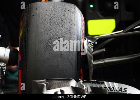 Pirelli su una Mercedes AMG F1 W07 Hybrid. 01.07.2016. Formula 1 World Championship, Rd 9, Gran Premio d'Austria, Spielberg, Austria, Giorno della pratica. Il credito fotografico dovrebbe essere: XPB/Press Association Images. Foto Stock