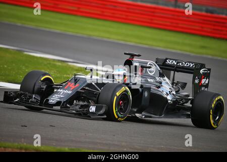 Fernando Alonso (ESP) McLaren MP4-31. 12.07.2016. Formula uno in-Season Testing, giorno uno, Silverstone, Inghilterra. Martedì. Il credito fotografico dovrebbe essere: XPB/Press Association Images. Foto Stock