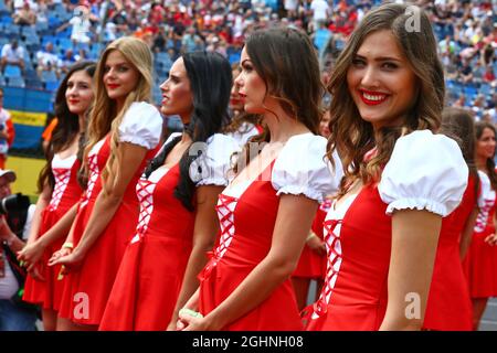 Griglia ragazze. 24.07.2016. Formula 1 World Championship, Rd 11, Gran Premio d'Ungheria, Budapest, Ungheria, Giorno di gara. Il credito fotografico dovrebbe essere: XPB/Press Association Images. Foto Stock