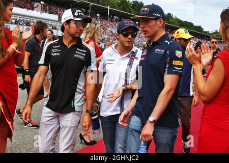 (Da L a R): Sergio Perez (MEX) Sahara Force India F1; Felipe massa (BRA) Williams; e Max Verstappen (NLD) Red Bull Racing; sulla sfilata dei piloti. 31.07.2016. Formula 1 World Championship, Rd 12, Gran Premio di Germania, Hockenheim, Germania, Giorno di gara. Il credito fotografico dovrebbe essere: XPB/Press Association Images. Foto Stock