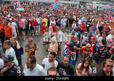 Tifosi al podio. 31.07.2016. Formula 1 World Championship, Rd 12, Gran Premio di Germania, Hockenheim, Germania, Giorno di gara. Il credito fotografico dovrebbe essere: XPB/Press Association Images. Foto Stock