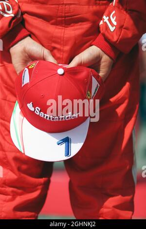 Kimi Raikkonen (fin) Ferrari come griglia osserva l'inno nazionale. 28.08.2016. Formula 1 World Championship, Rd 13, Gran Premio del Belgio, Spa Francorchamps, Belgio, Giorno di gara. Il credito fotografico dovrebbe essere: XPB/Press Association Images. Foto Stock