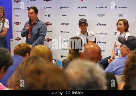 (Da L a R): James Allen (GBR) con Felipe massa (BRA) Williams e Claire Williams (GBR) Williams Vice Team Principal. Felipe annuncia il suo ritiro dalla F1 a fine stagione. 01.09.2016. Campionato del mondo formula 1, Rd 14, Gran Premio d'Italia, Monza, Italia, Giorno di preparazione. Il credito fotografico dovrebbe essere: XPB/Press Association Images. Foto Stock