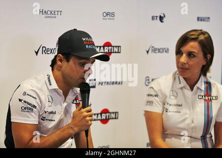 (Da L a R): Felipe massa (BRA) Williams, annuncia il suo ritiro dalla F1 a fine stagione, al fianco di Claire Williams (GBR) Vice Team Principal Williams. 01.09.2016. Campionato del mondo formula 1, Rd 14, Gran Premio d'Italia, Monza, Italia, Giorno di preparazione. Il credito fotografico dovrebbe essere: XPB/Press Association Images. Foto Stock