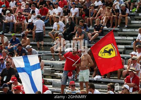 Fan Ferrari. 03.09.2016. Campionato del mondo formula 1, Rd 14, Gran Premio d'Italia, Monza, Italia, Giorno di qualificazione. Il credito fotografico dovrebbe essere: XPB/Press Association Images. Foto Stock