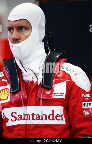 Sebastian Vettel (GER) Ferrari. 16.09.2016. Formula 1 World Championship, Rd 15, Singapore Grand Prix, Marina Bay Street Circuit, Singapore, Practice Day. Il credito fotografico dovrebbe essere: XPB/Press Association Images. Foto Stock