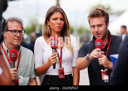 (Da L a R): Jacques Villeneuve (CDN) con Federica Masolin (ITA) Sky F1 Italia Presenter, e Davide Valsecchi (ITA) Sky F1 Italia Presenter. 01.10.2016. Formula 1 World Championship, Rd 16, Gran Premio della Malesia, Sepang, Malesia, Sabato. Il credito fotografico dovrebbe essere: XPB/Press Association Images. Foto Stock