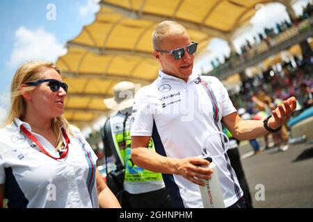 Valtteri Bottas (fin) Williams sulla sfilata dei piloti. 02.10.2016. Formula 1 World Championship, Rd 16, Gran Premio della Malesia, Sepang, Malesia, Domenica. Il credito fotografico dovrebbe essere: XPB/Press Association Images. Foto Stock