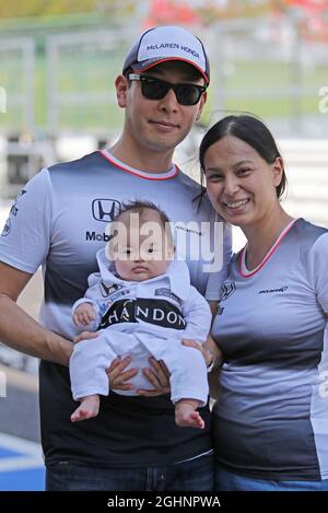 Fan di McLaren. 06.10.2016. Formula 1 World Championship, Rd 17, Gran Premio del Giappone, Suzuka, Giappone, Giorno di preparazione. Il credito fotografico dovrebbe essere: XPB/Press Association Images. Foto Stock