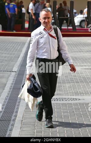 Paddy Lowe (GBR) Mercedes AMG F1 Direttore esecutivo (tecnico). 26.11.2016. Formula 1 World Championship, Rd 21, Gran Premio di Abu Dhabi, Yas Marina Circuit, Abu Dhabi, Qualifiche Day. Il credito fotografico dovrebbe essere: XPB/Press Association Images. Foto Stock