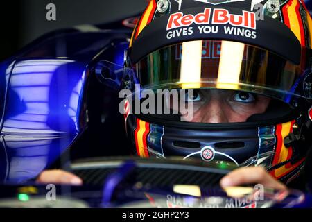 Carlos Sainz Jr (ESP) Scuderia Toro Rosso STR12. 24.03.2017. Formula 1 World Championship, Rd 1, Australian Grand Prix, Albert Park, Melbourne, Australia, giorno di pratica. Il credito fotografico dovrebbe essere: XPB/Press Association Images. Foto Stock