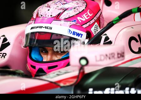 Esteban OCON (fra) Sahara Force India F1 VJM10. 19.04.2017. Test di formula 1. Sakhir, Bahrein. Mercoledì. Il credito fotografico dovrebbe essere: XPB/Press Association Images. Foto Stock