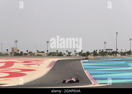 Esteban OCON (fra) Sahara Force India F1 VJM10. 19.04.2017. Test di formula 1. Sakhir, Bahrein. Mercoledì. Il credito fotografico dovrebbe essere: XPB/Press Association Images. Foto Stock