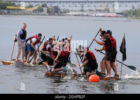 Red Bull Racing alla Formula uno Raft Race. 10.06.2017. Formula 1 World Championship, Rd 7, Canadian Grand Prix, Montreal, Canada, Giorno di qualificazione. Il credito fotografico dovrebbe essere: XPB/Press Association Images. Foto Stock