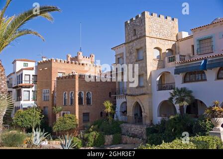 Tarragona in Catalogna: Il grazioso villaggio costiero di Roc de Sant Gaietà Foto Stock