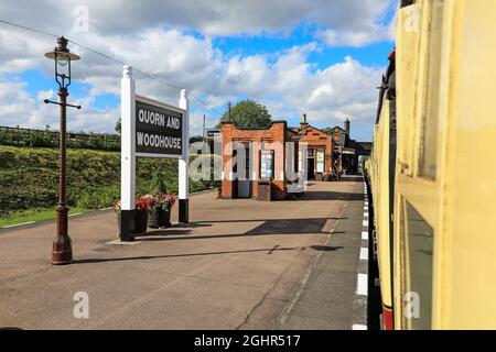 Stazione di Quorn e Woodhouse sulla Great Central Railway che corre tra Loughborough e Leicester, Leicestershire, Inghilterra, Regno Unito Foto Stock