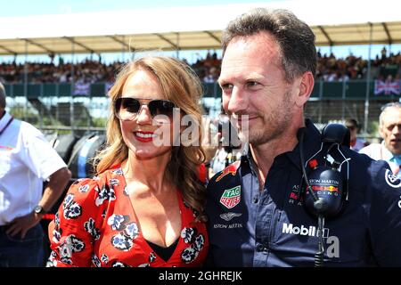 Christian Horner (GBR) Red Bull Racing Team Principal con la moglie Geri Horner(GBR) Singer in griglia. 08.07.2018. Formula 1 World Championship, Rd 10, Gran Premio di Gran Bretagna, Silverstone, Inghilterra, Giorno di gara. Il credito fotografico dovrebbe essere: XPB/Press Association Images. Foto Stock