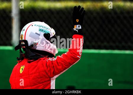 Sebastian Vettel (GER) celebra la Ferrari in qualifica. 01.09.2018. Campionato del mondo formula 1, Rd 14, Gran Premio d'Italia, Monza, Italia, Giorno di qualificazione. Il credito fotografico dovrebbe essere: XPB/Press Association Images. Foto Stock