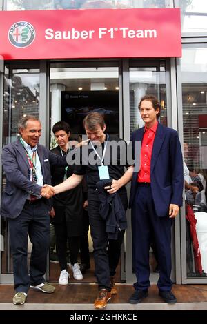 Mike Manley (GBR) Amministratore Delegato Fiat Chrysler Automobiles (Centro) con John Elkann (ITA) Presidente FIAT Chrysler Automobiles. 02.09.2018. Campionato del mondo formula 1, Rd 14, Gran Premio d'Italia, Monza, Italia, Giorno di gara. Il credito fotografico dovrebbe essere: XPB/Press Association Images. Foto Stock