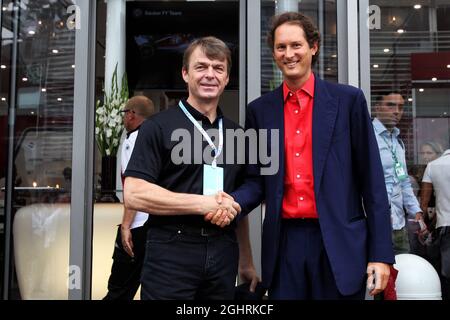 (Da L a R): Mike Manley (GBR) Amministratore Delegato Fiat Chrysler Automobiles con John Elkann (ITA) Presidente FIAT Chrysler Automobiles. 02.09.2018. Campionato del mondo formula 1, Rd 14, Gran Premio d'Italia, Monza, Italia, Giorno di gara. Il credito fotografico dovrebbe essere: XPB/Press Association Images. Foto Stock