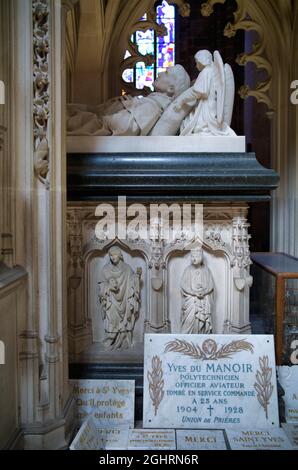 Tomba di Sant'Ivato, Ivo Helory di Kermartin (francese: Yves Helory de Kermartin) (bret. Erwan Helouri a Gervarzhin), Cattedrale, Basilka Saint-Tugdual Foto Stock