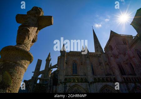 Chiostro del Duomo, Basilka Saint-Tugdual, Treguier, Cotes-d'Armor, Bretagna, Francia Foto Stock