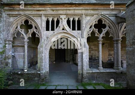 Chiostro del Duomo, Basilka Saint-Tugdual, Treguier, Cotes-d'Armor, Bretagna, Francia Foto Stock