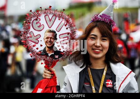 Kevin Magnussen (DEN) fan del Haas F1 Team. 05.10.2018. Formula 1 World Championship, Rd 17, Gran Premio del Giappone, Suzuka, Giappone, Giorno della pratica. Il credito fotografico dovrebbe essere: XPB/Press Association Images. Foto Stock