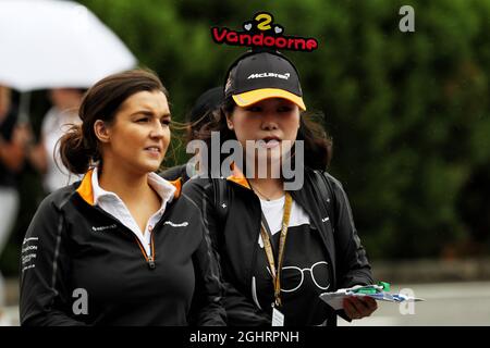 Stoffel Vandoorne (bel) McLaren fan. 06.10.2018. Formula 1 World Championship, Rd 17, Gran Premio del Giappone, Suzuka, Giappone, Giorno di qualificazione. Il credito fotografico dovrebbe essere: XPB/Press Association Images. Foto Stock