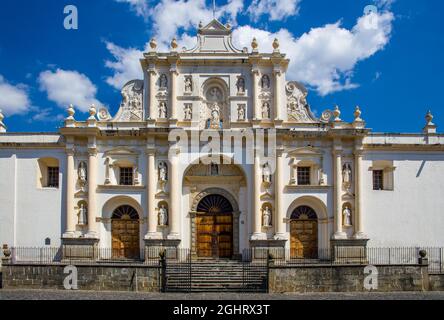 Facciata della Cattedrale di San Jose, Parque Central, Antigua, Antigua, Guatemala Foto Stock