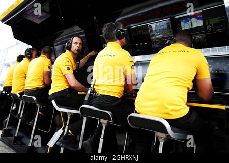 Ciaron Pilbeam (GBR) Renault Sport F1 Team Chief Race Engineer sul portale dei box. 10.11.2018. Formula 1 World Championship, Rd 20, Gran Premio del Brasile, San Paolo, Brasile, Giorno di qualificazione. Il credito fotografico dovrebbe essere: XPB/Press Association Images. Foto Stock