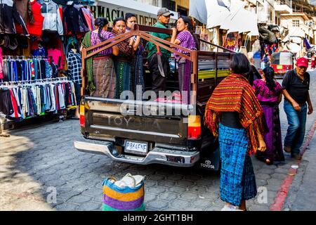 Guida per il mercato, Santiago Atitlan, Lago Atitlan, Santiago Atitlan, Guatemala Foto Stock