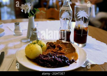 Arrosto di maiale con cavolo rosso e gnocchi di Turingia, cavolo rosso, gnocchi, Franke Restaurant, cintura verde, Kolonnenweg, Grenzweg, Juchhoeh Foto Stock