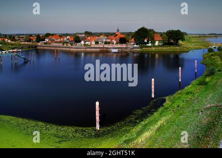 Elbe Harbour a Schnackenburg, Elbe Cycle Path, Green Belt, Elbe Border Trail, Schnackenburg Dannenberg, Bassa Sassonia, Germania Foto Stock