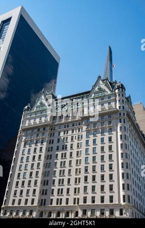 Il Plaza Hotel visto dal Grand Army Plaza, NYC, USA, 2021 Foto Stock