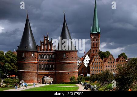 Holsten Gate, Brick Gate, City Gate, City History Museum of Luebeck, Landmark, 50-Mark Bill, Old Town, Medieval City, Sito patrimonio dell'umanità dell'UNESCO Foto Stock